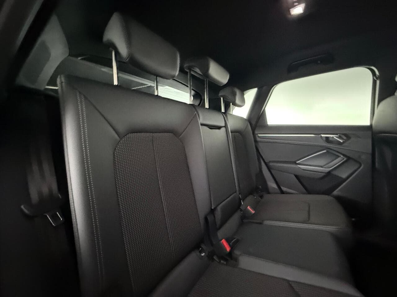 Audi Q3 thumbnail Seats Rear