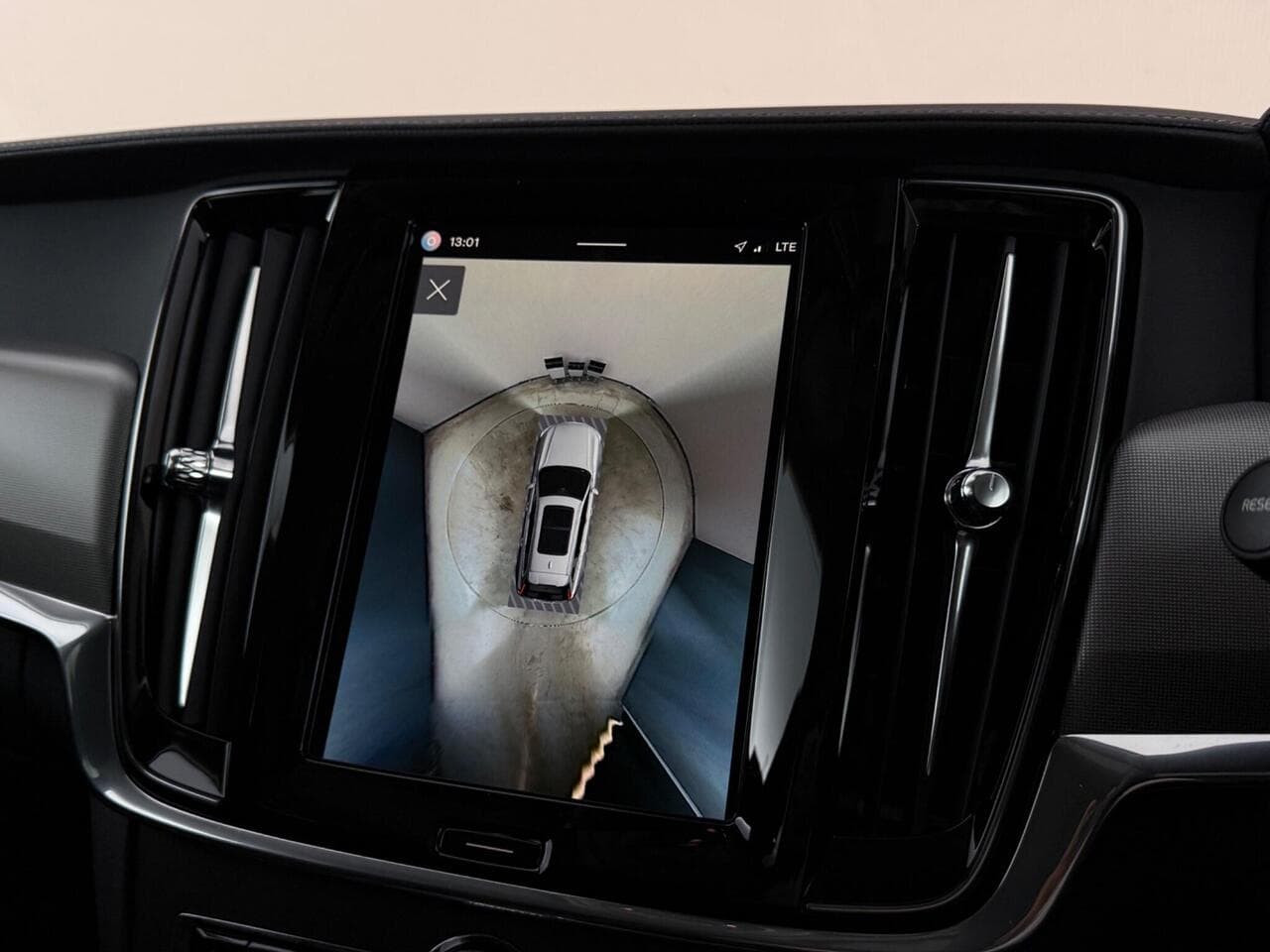 Volvo V90 thumbnail Infotainment System