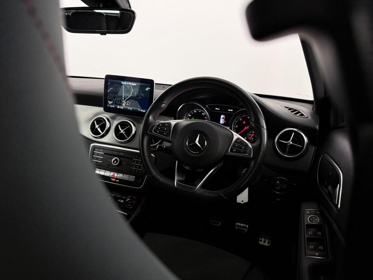 Mercedes-Benz GLA thumbnail Interior Front