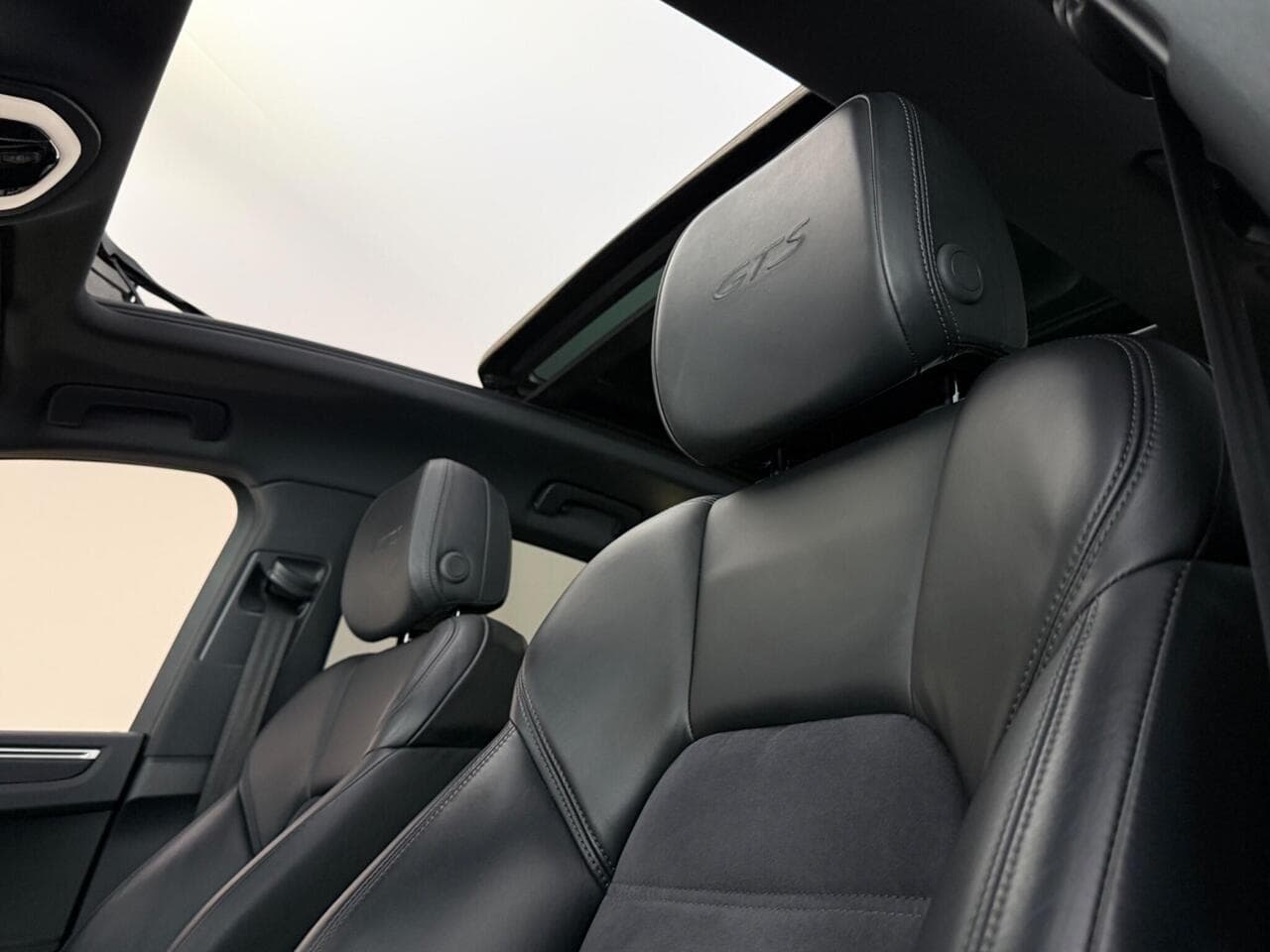 Porsche Macan thumbnail Seat Front Passenger