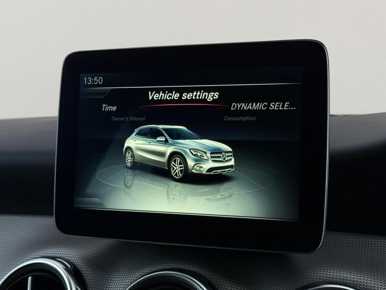 Mercedes-Benz GLA thumbnail Infotainment System