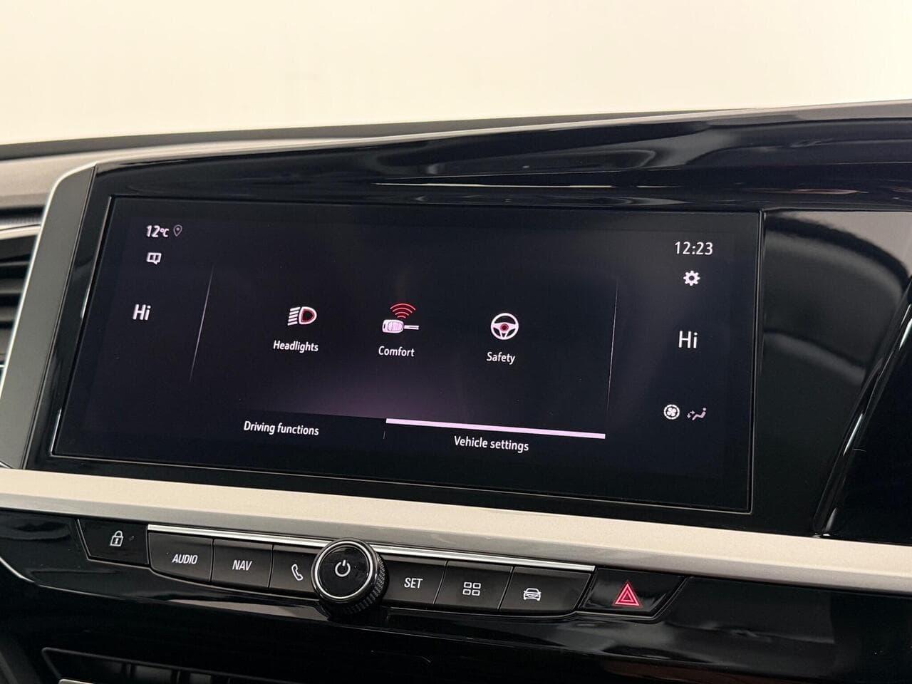Vauxhall Grandland thumbnail Infotainment System
