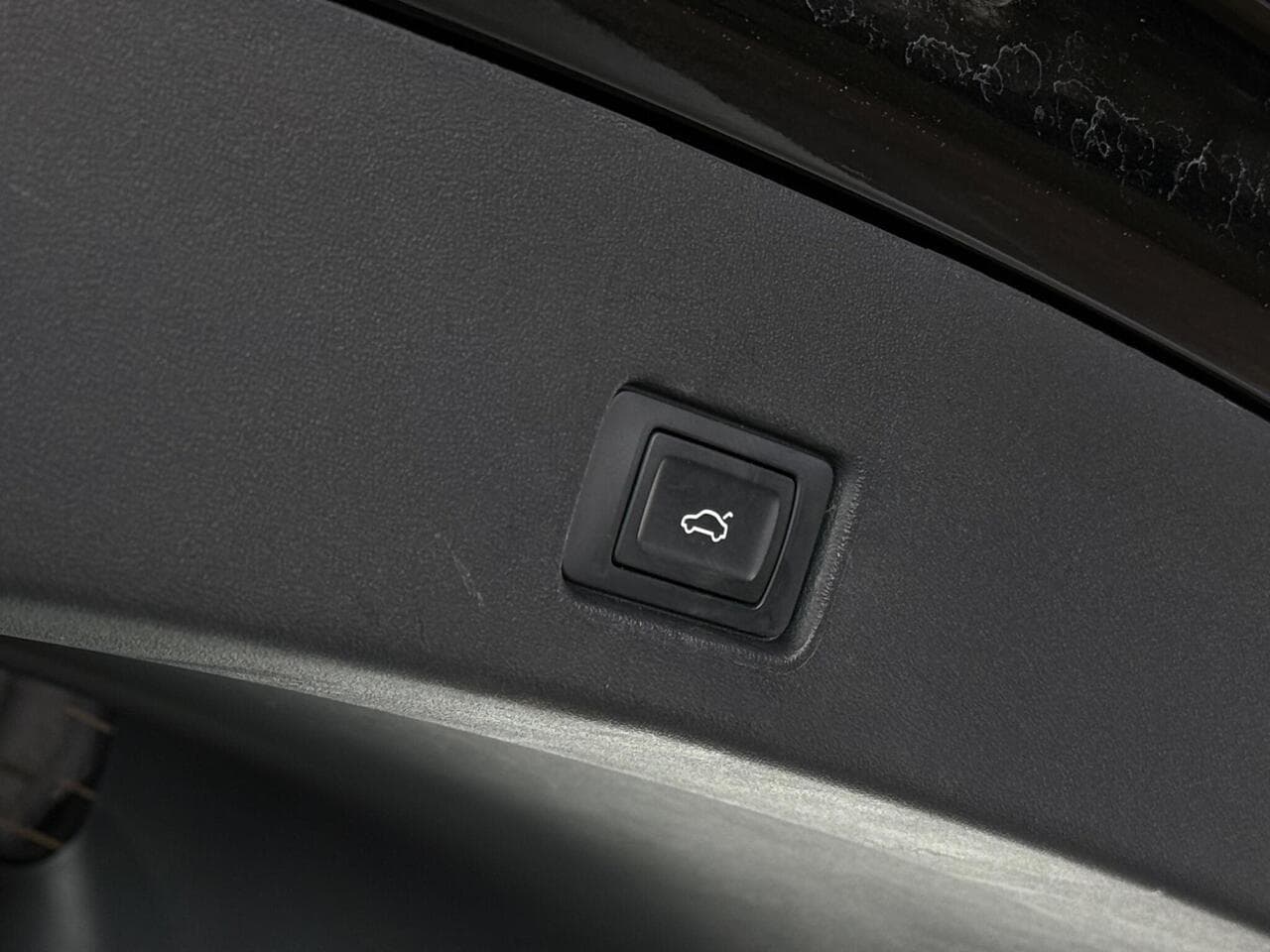 Audi Q4 e-tron thumbnail Misc Controls