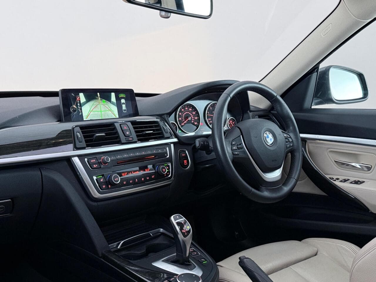 BMW 3 Series Gran Turismo thumbnail Interior Front