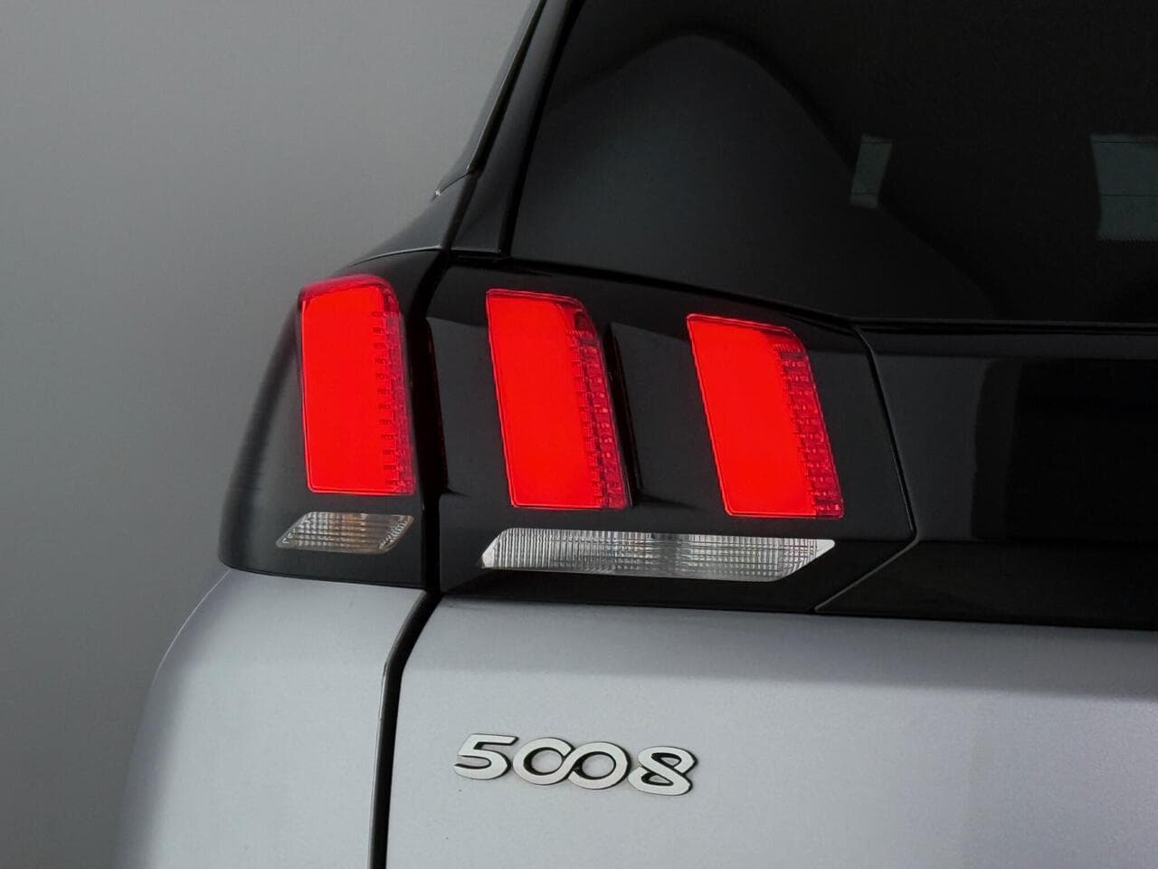 Peugeot 5008 thumbnail Lights Rear