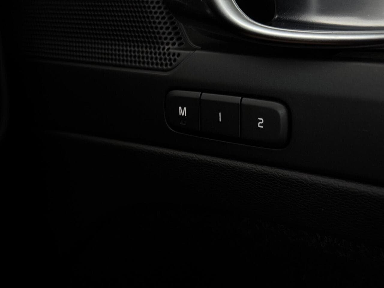 Volvo XC40 thumbnail Misc Controls