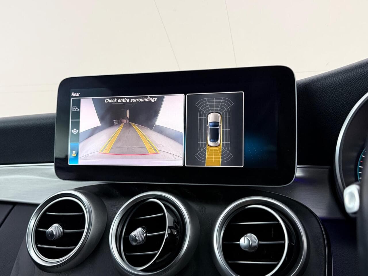Mercedes-Benz C Class thumbnail Infotainment System