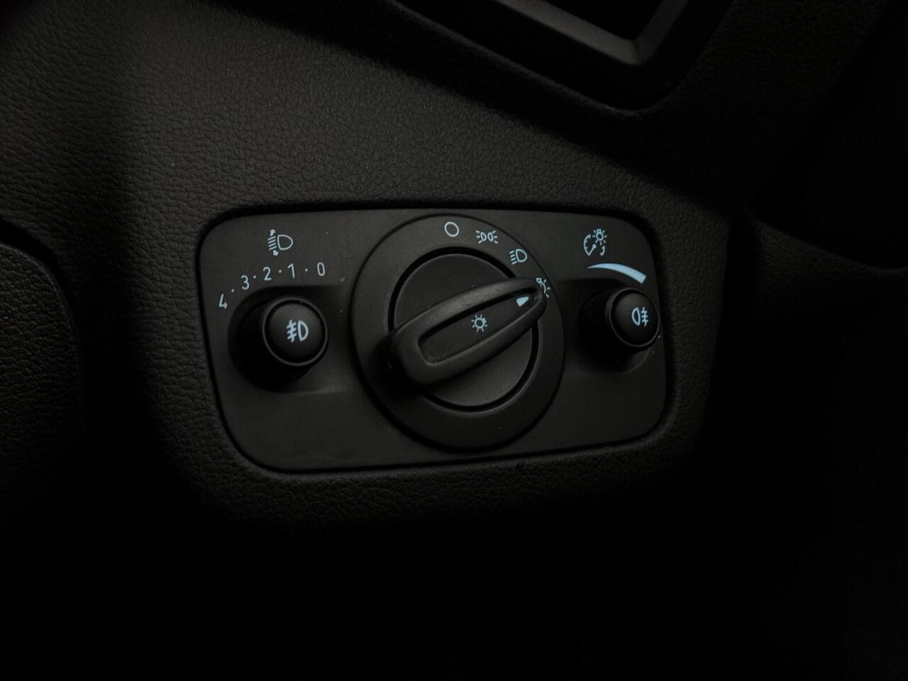 Ford Kuga thumbnail Misc Controls