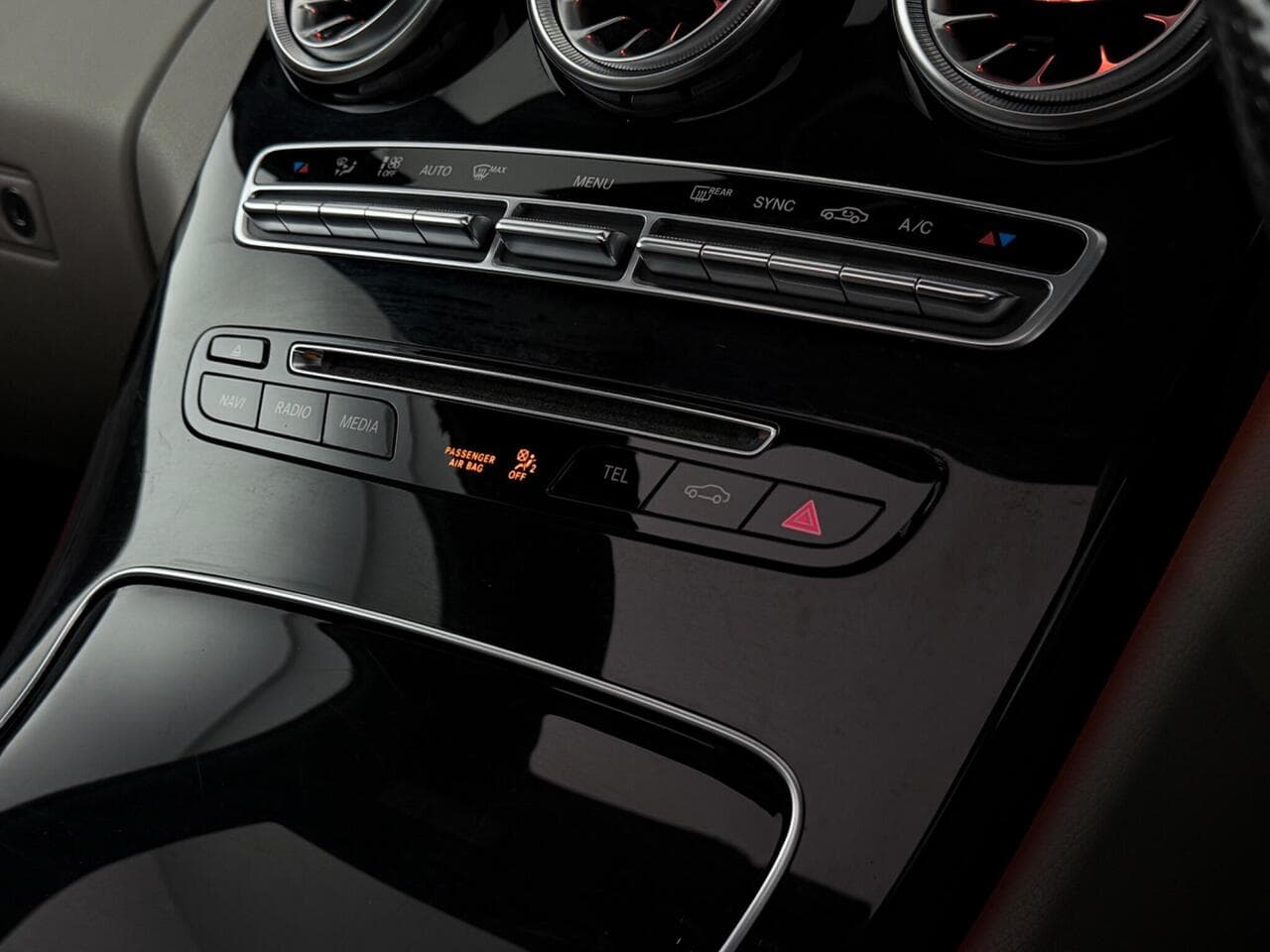 Mercedes-Benz C Class thumbnail Interior Front
