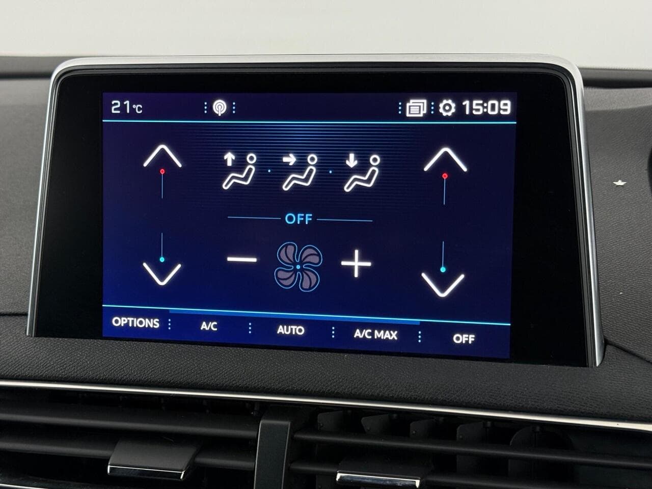 Peugeot 3008 thumbnail Infotainment System