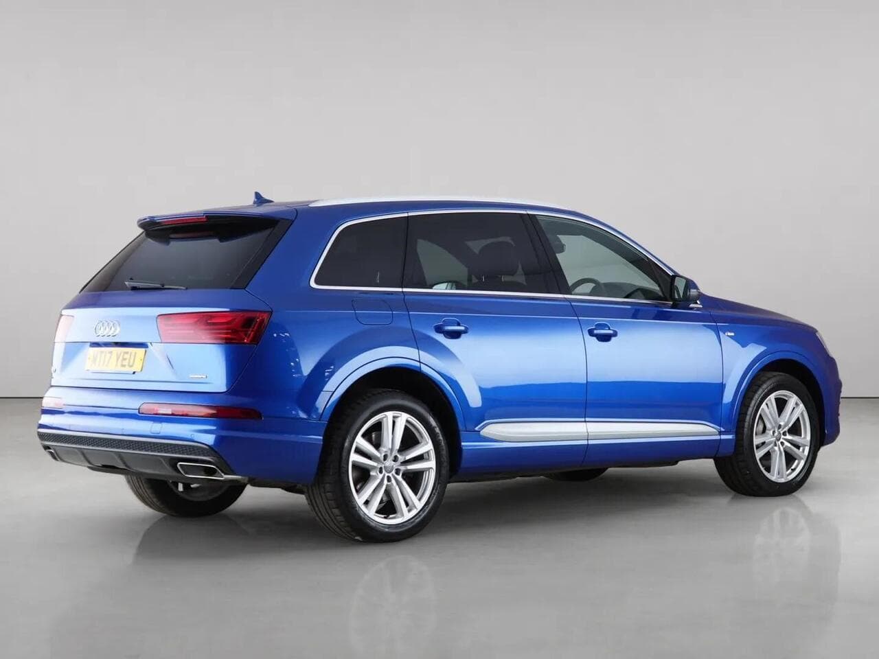 Audi Q7 thumbnail Side Right