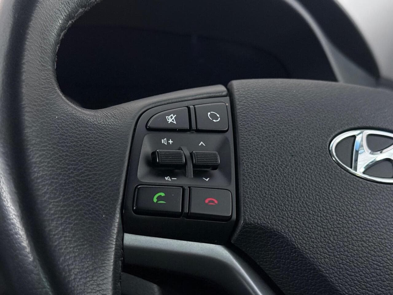 Hyundai TUCSON thumbnail Misc Controls