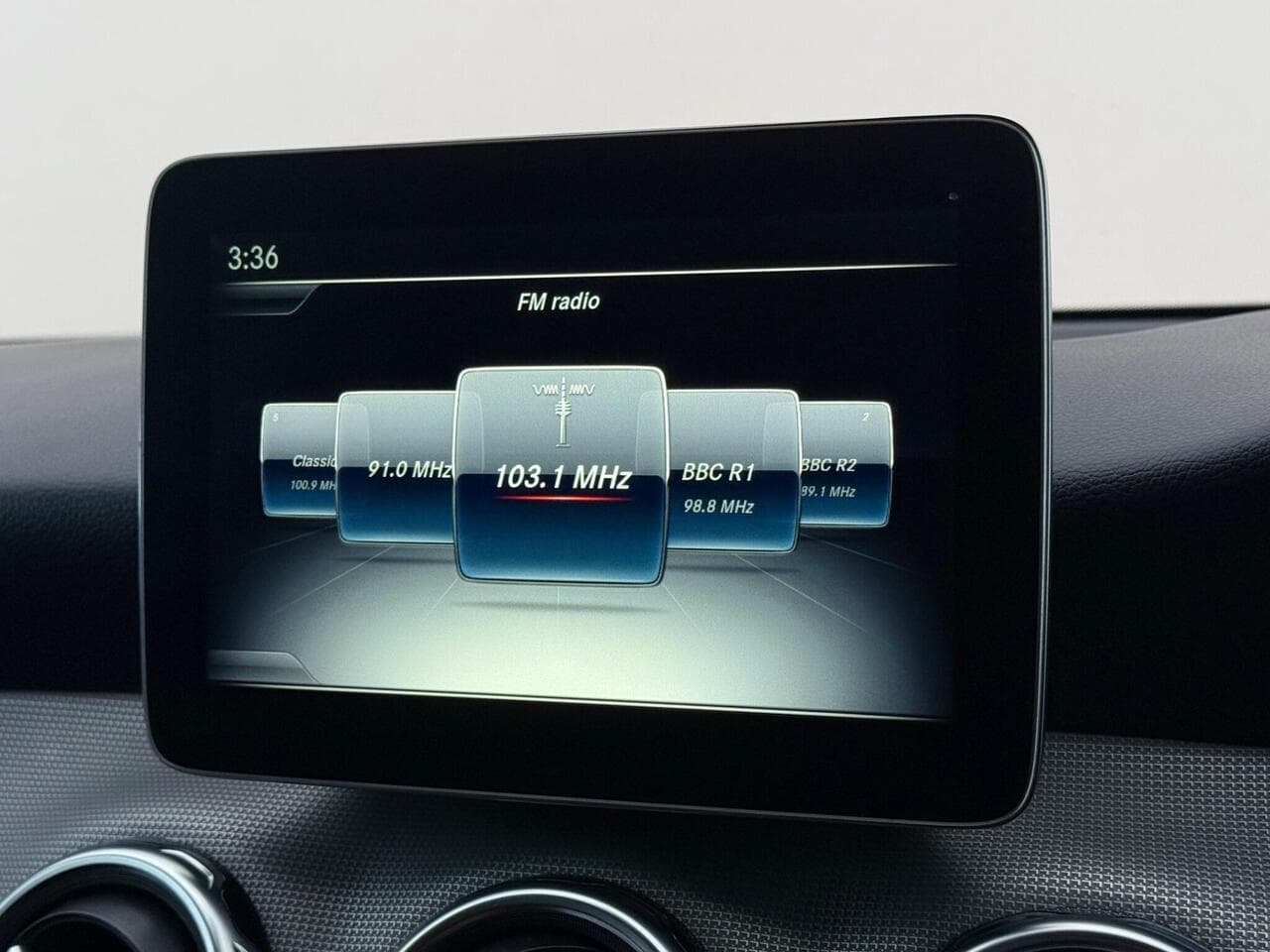 Mercedes-Benz GLA thumbnail Infotainment System