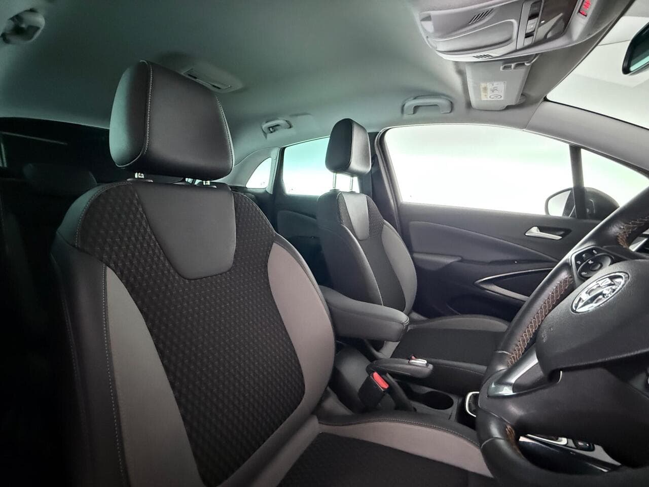 Vauxhall Crossland X thumbnail Seat Driver