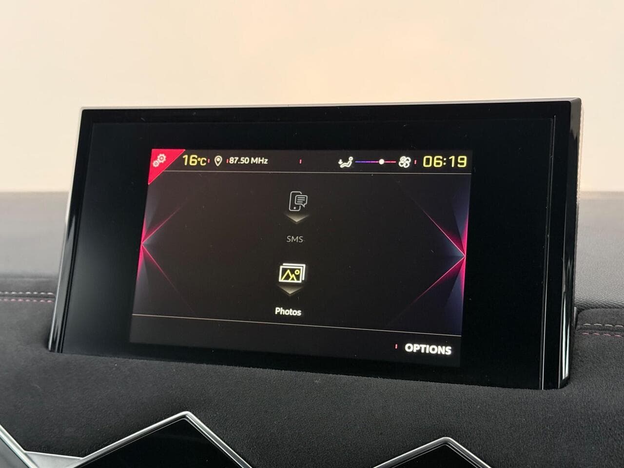 DS AUTOMOBILES DS 3 CROSSBACK thumbnail Infotainment System