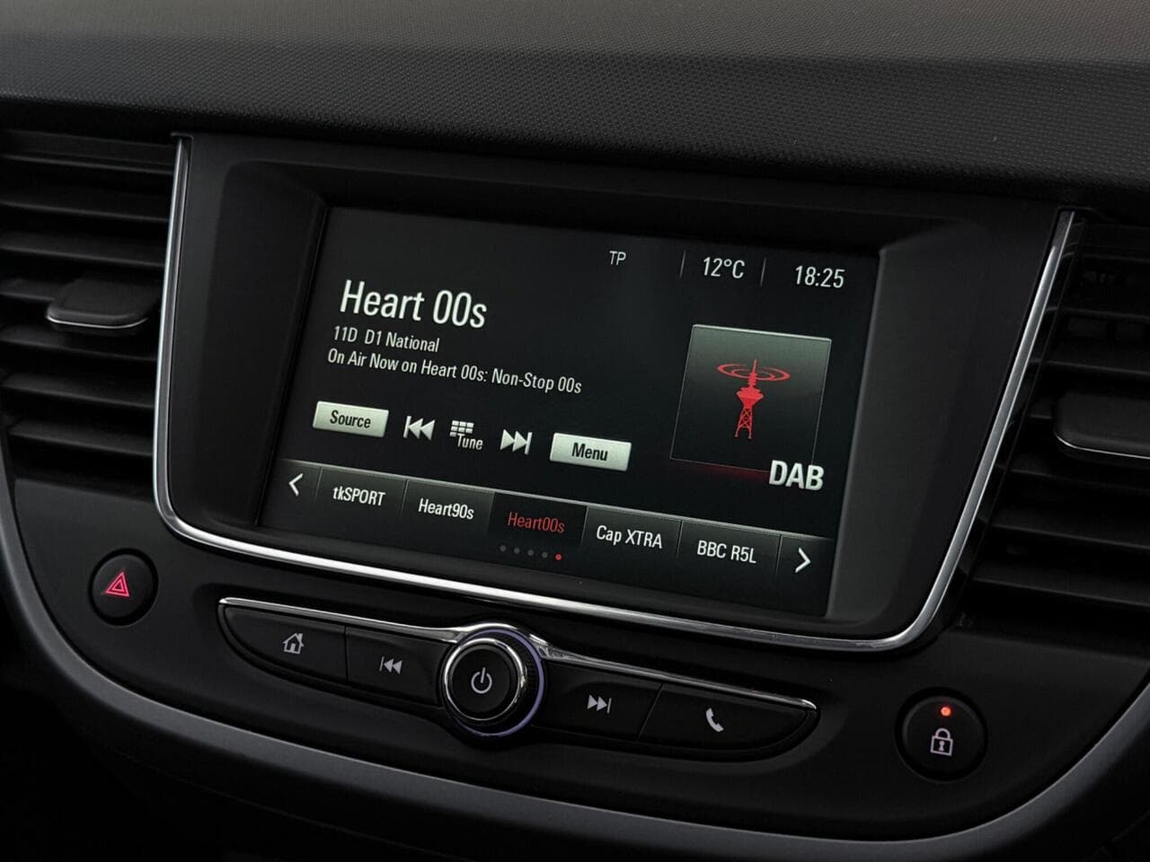 Vauxhall Crossland thumbnail Infotainment System