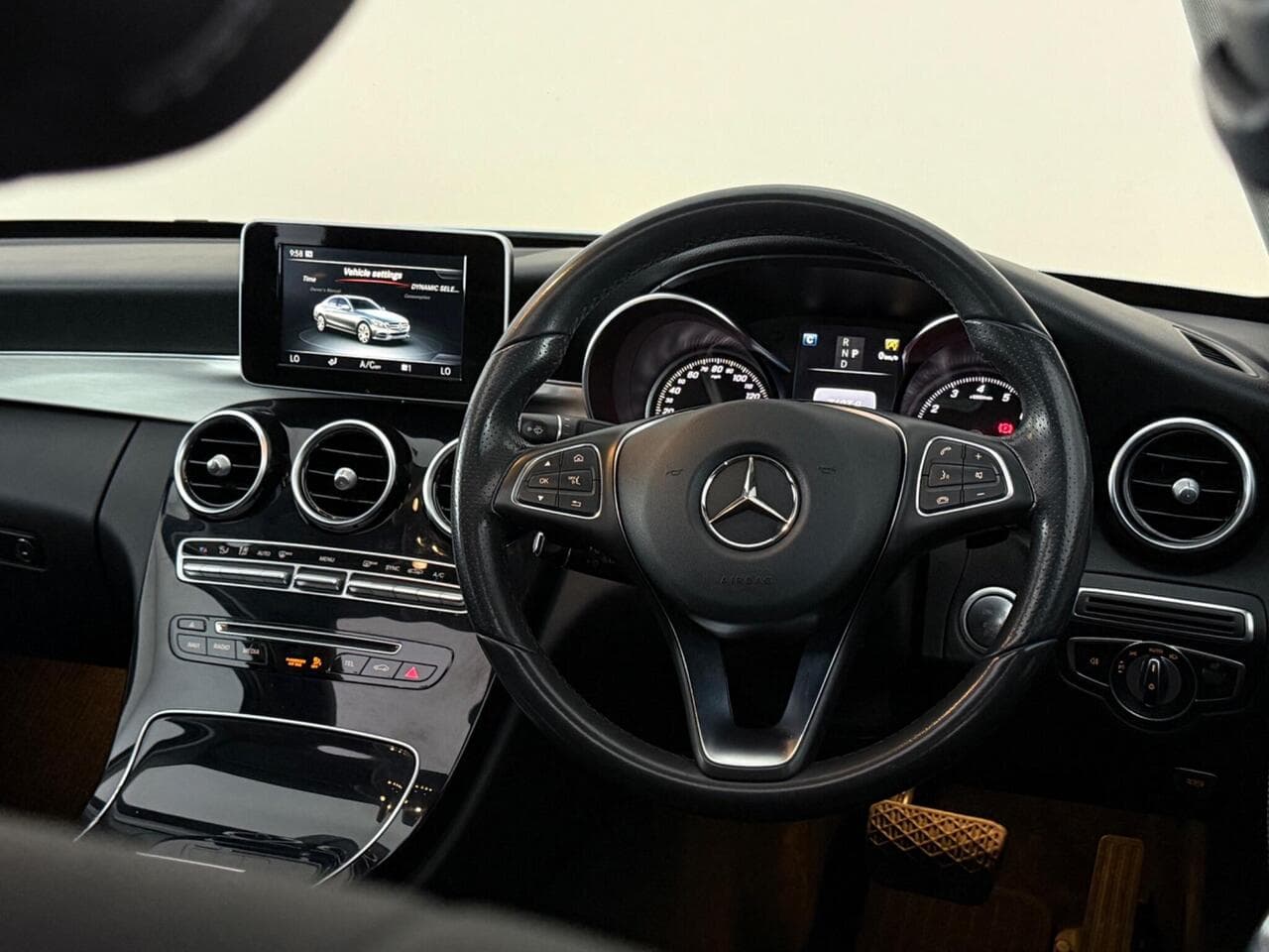 Mercedes-Benz C Class thumbnail Interior Front