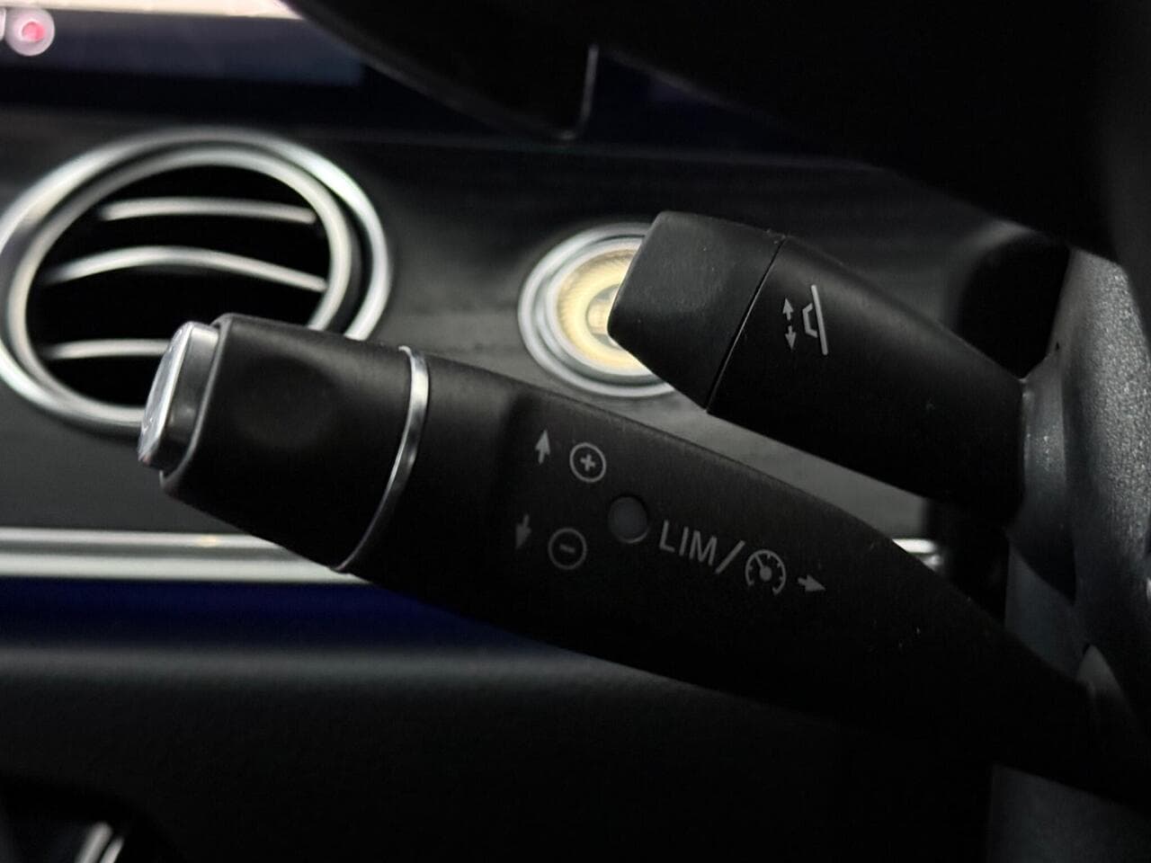 Mercedes-Benz E Class thumbnail Misc Controls