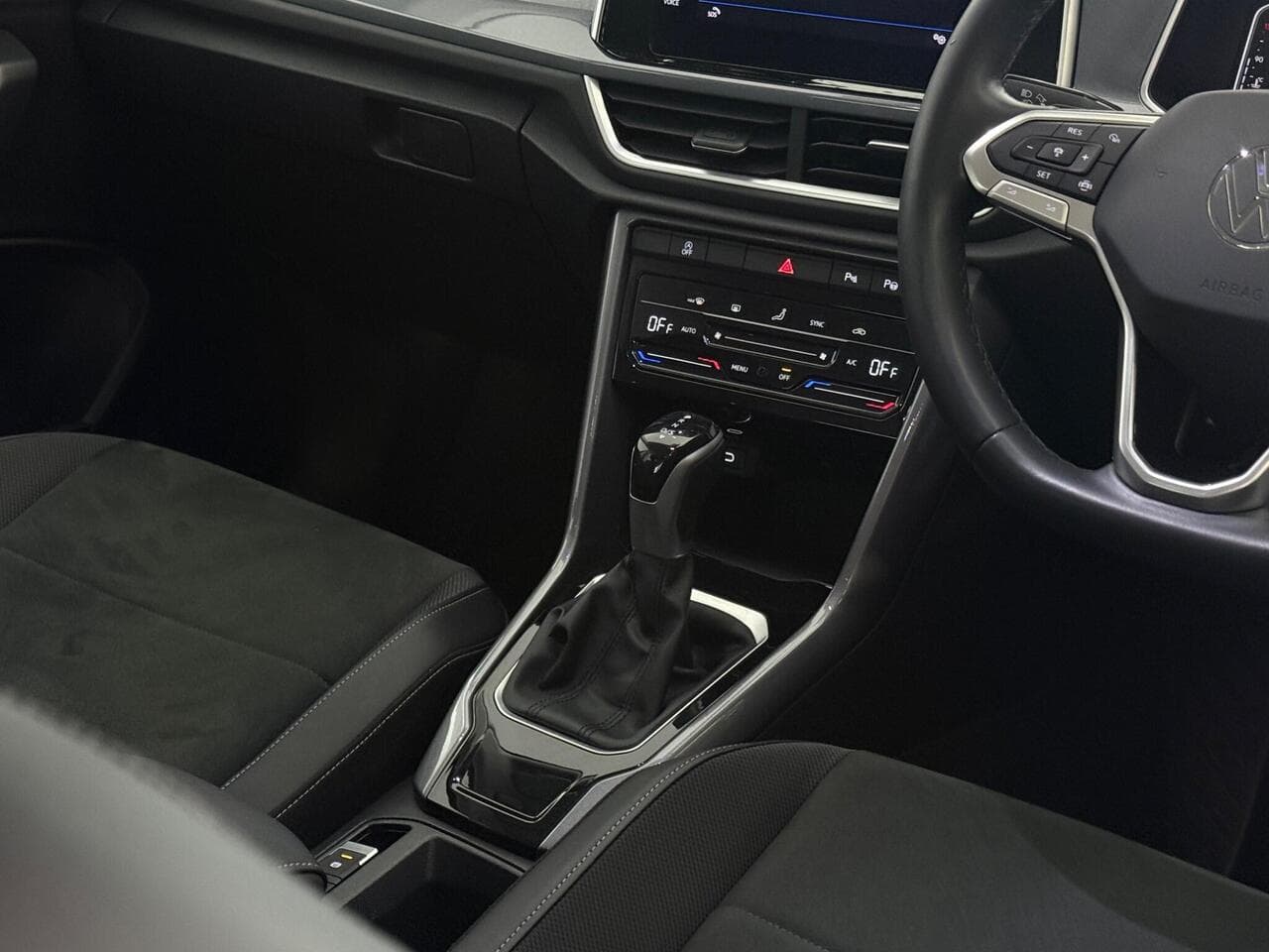 Volkswagen T-Roc thumbnail Interior Front
