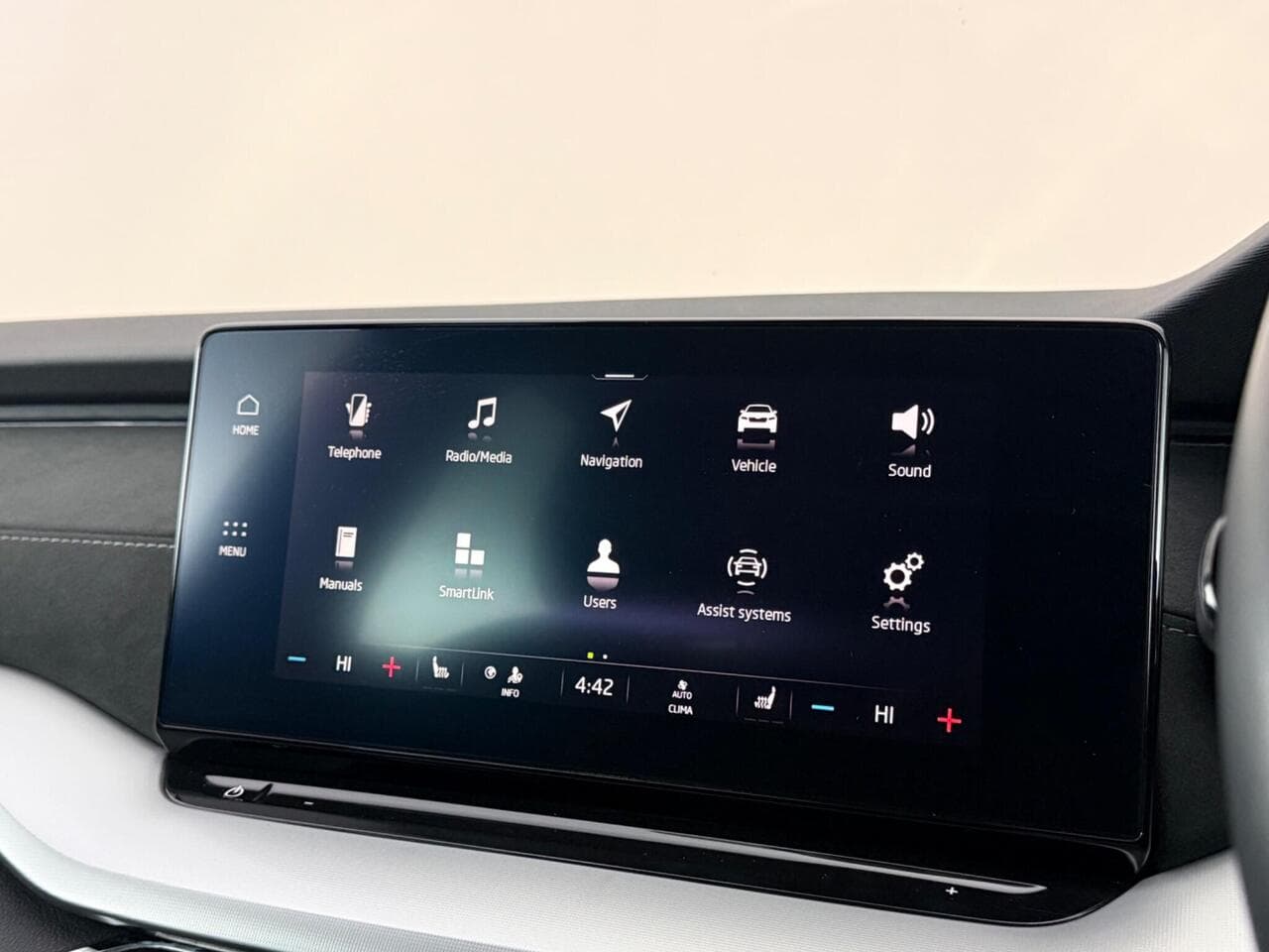 Skoda Octavia thumbnail Infotainment System