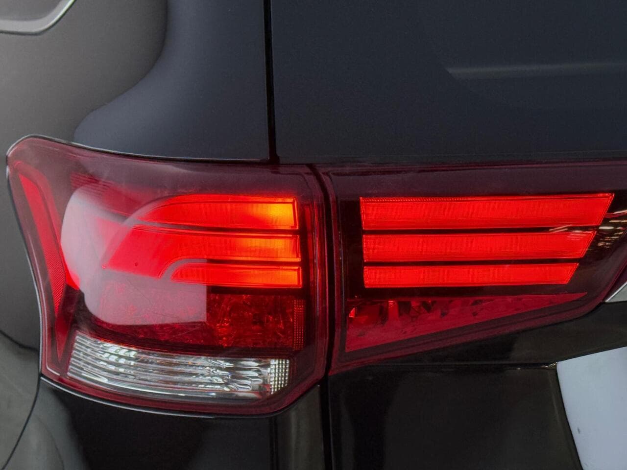 Mitsubishi Outlander thumbnail Lights Rear