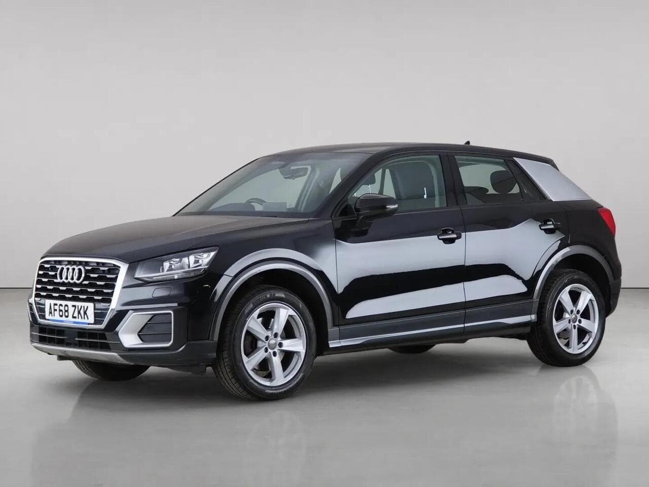 Audi Q2 thumbnail Front Left