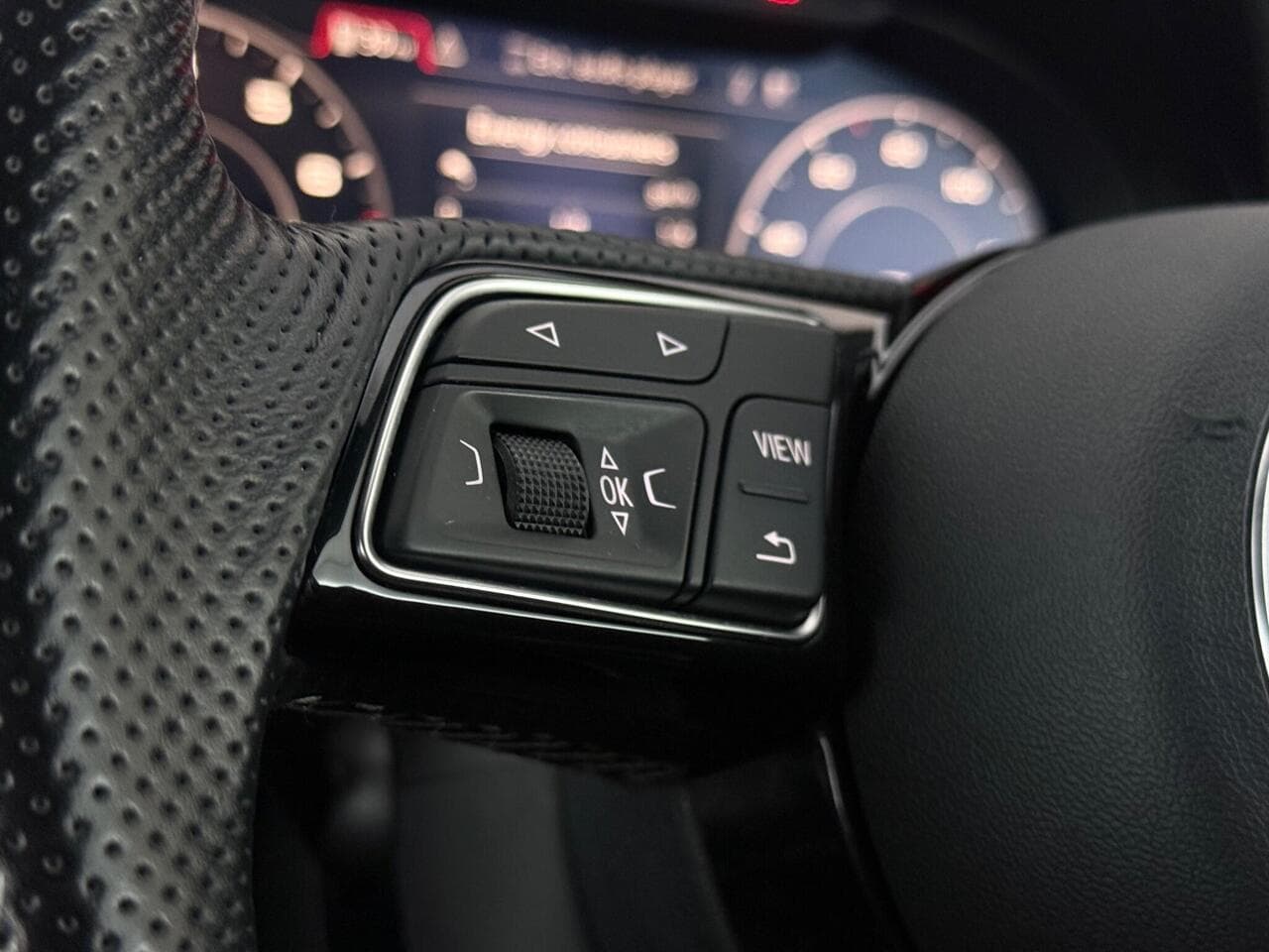 Audi Q2 thumbnail Misc Controls