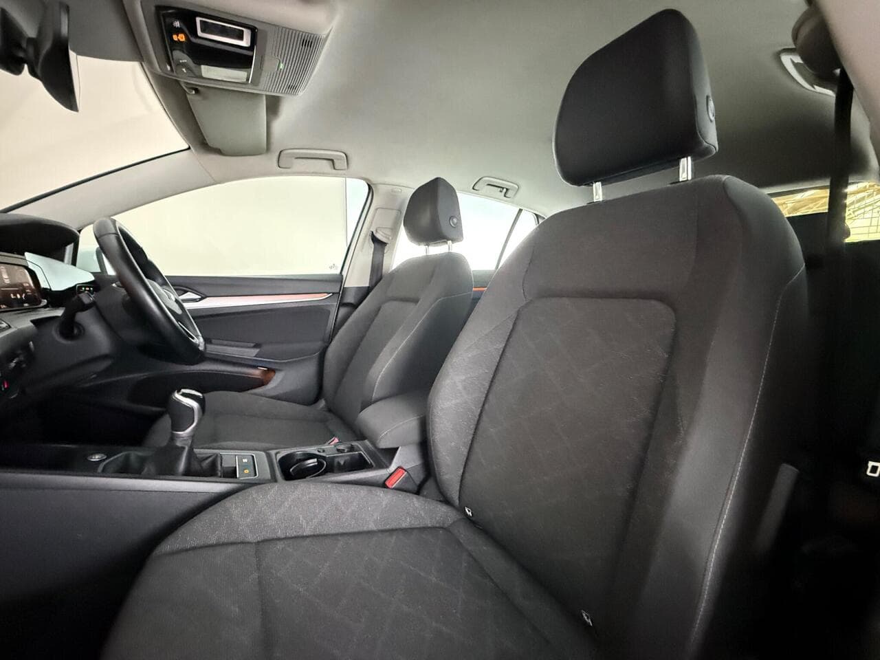 Volkswagen Golf thumbnail Seat Front Passenger