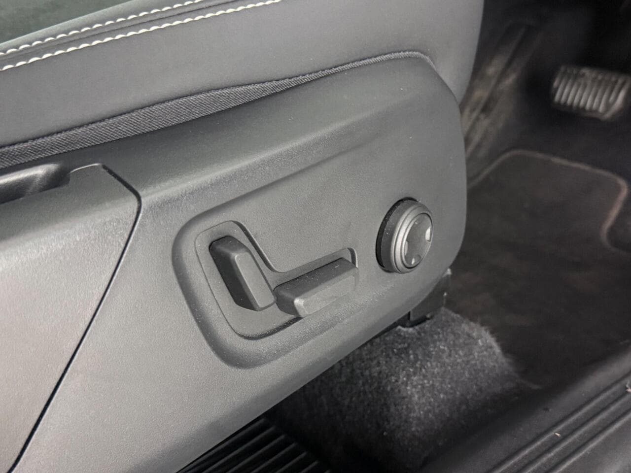 Volvo XC40 thumbnail Misc Controls