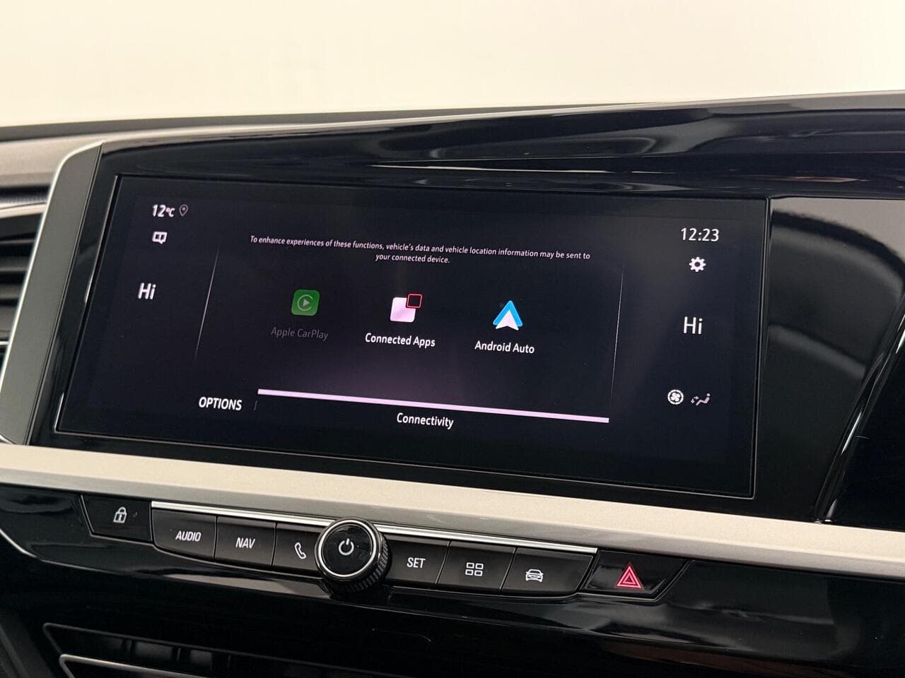 Vauxhall Grandland thumbnail Infotainment System