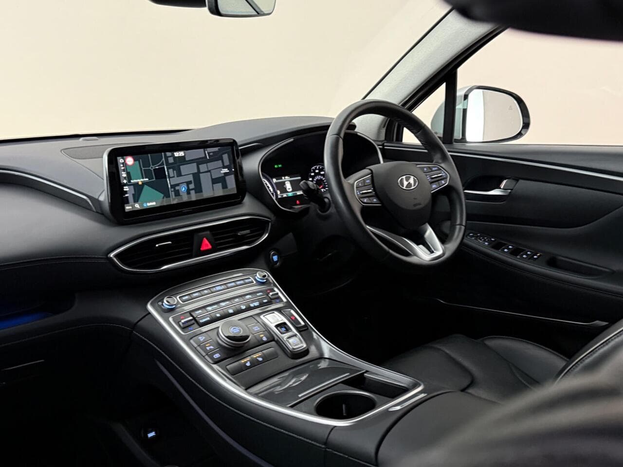Hyundai Santa Fe thumbnail Interior Front