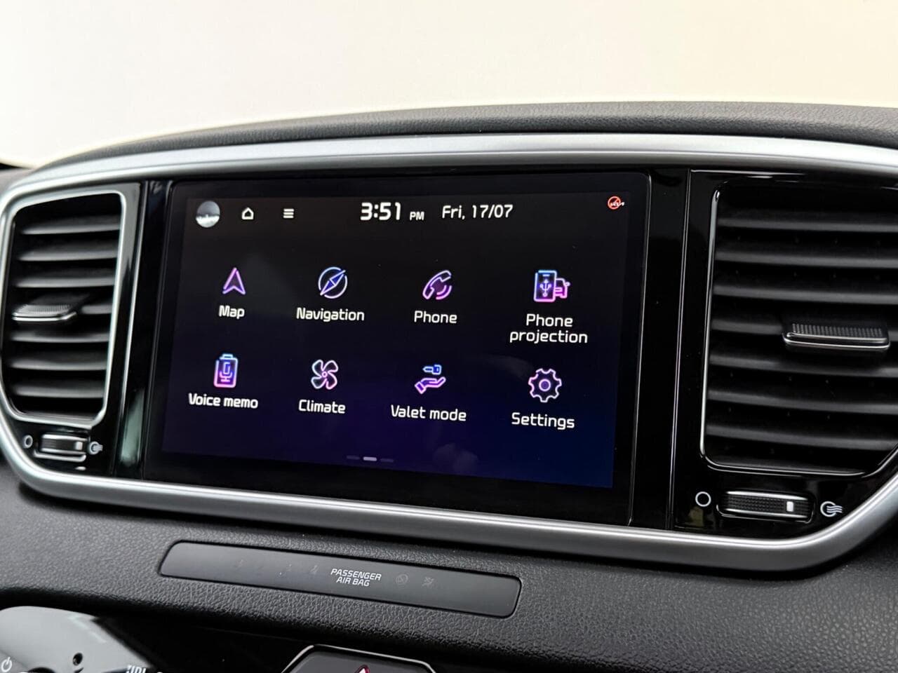 Kia Sportage thumbnail Infotainment System