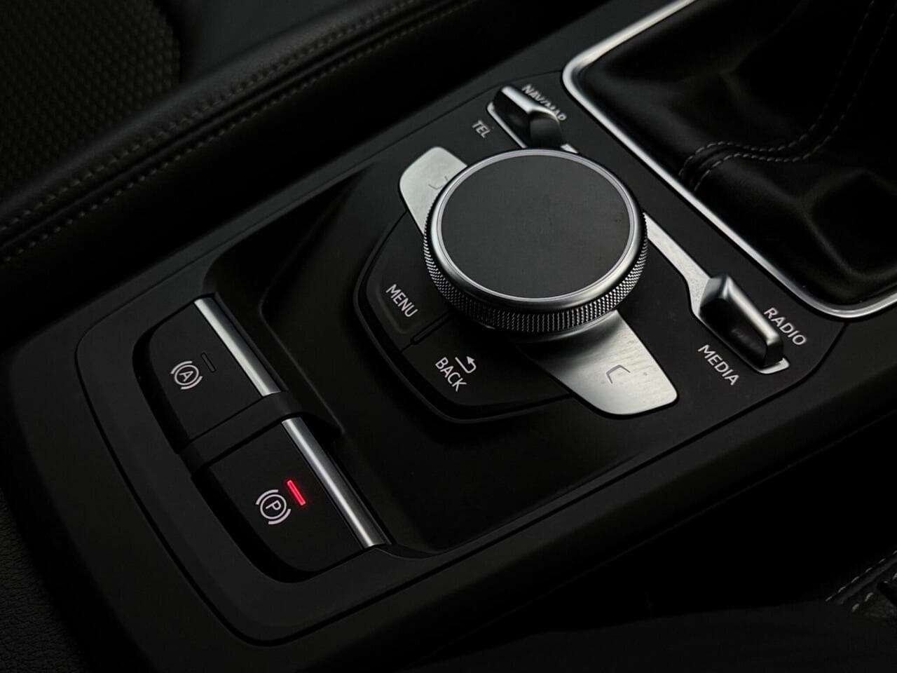 Audi Q2 thumbnail Misc Controls