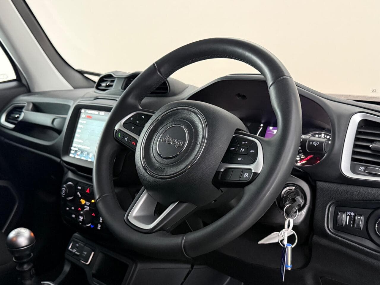 Jeep Renegade thumbnail Steering Wheel