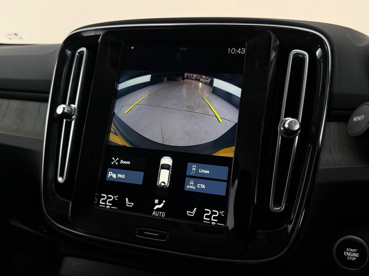 Volvo XC40 thumbnail Infotainment System