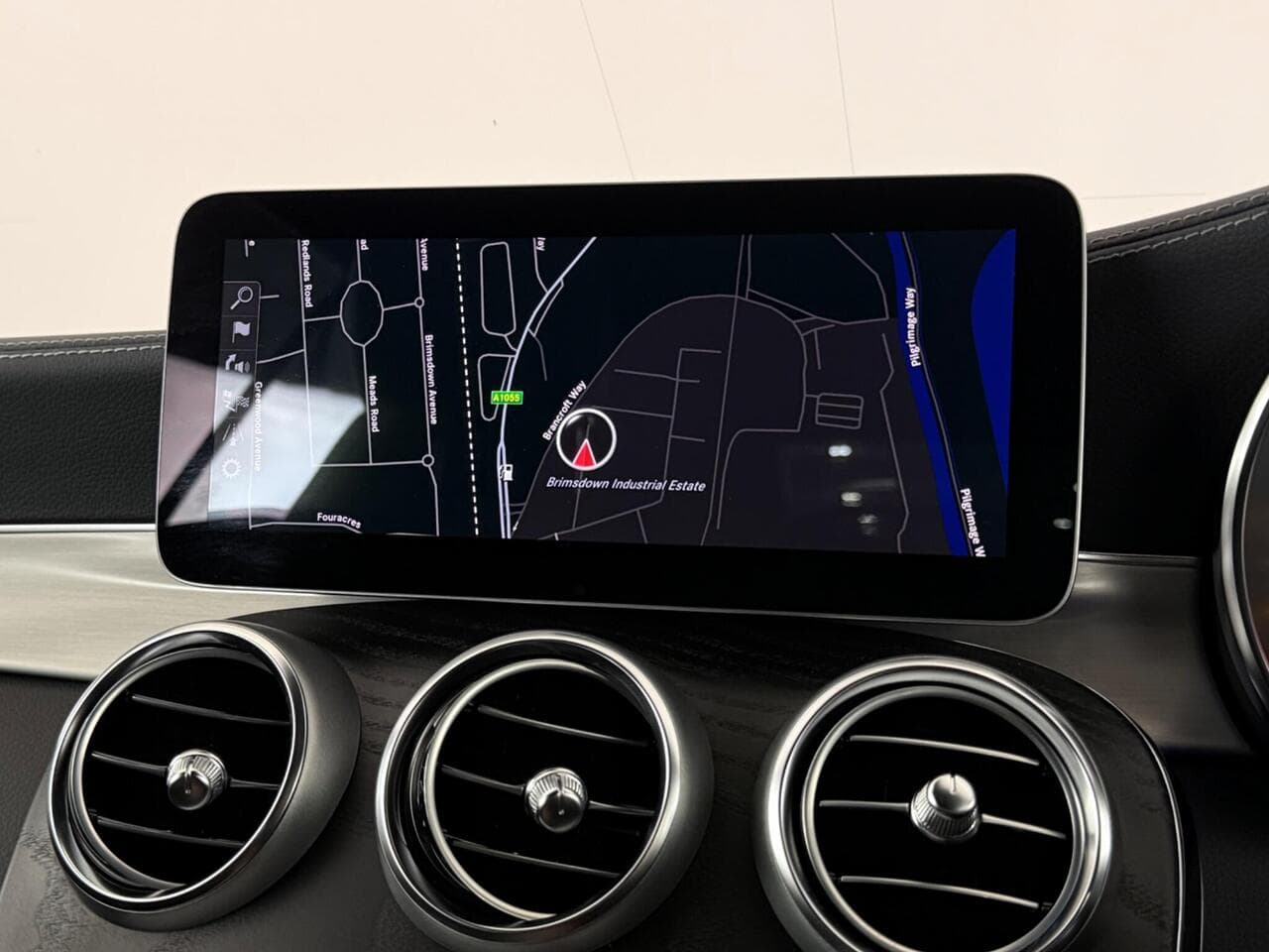 Mercedes-Benz C Class thumbnail Infotainment System
