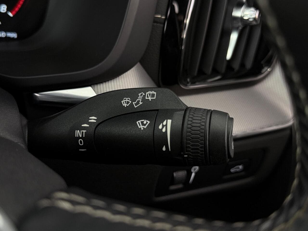 Volvo XC60 thumbnail Misc Controls