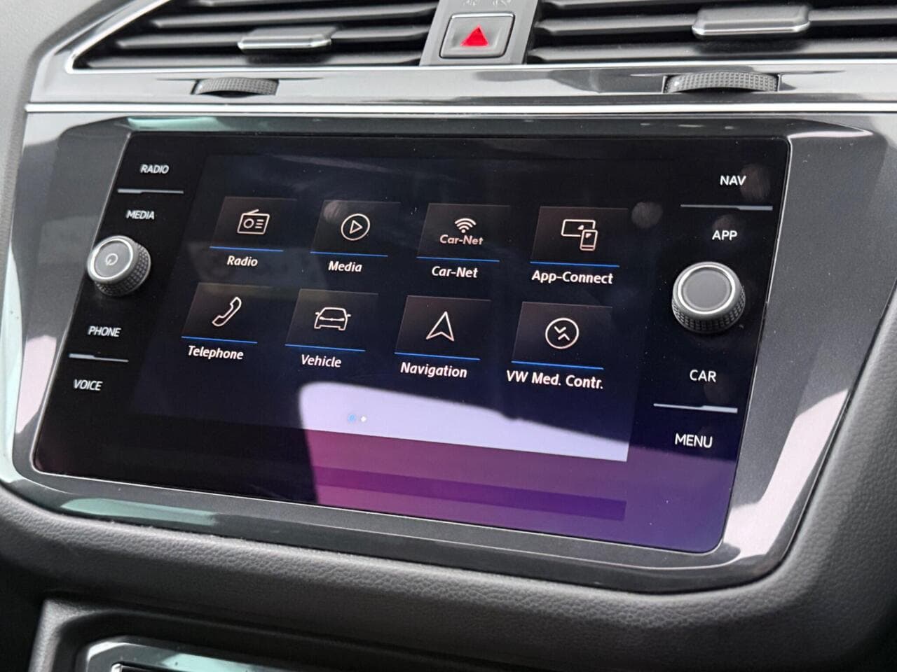 Volkswagen Tiguan thumbnail Infotainment System