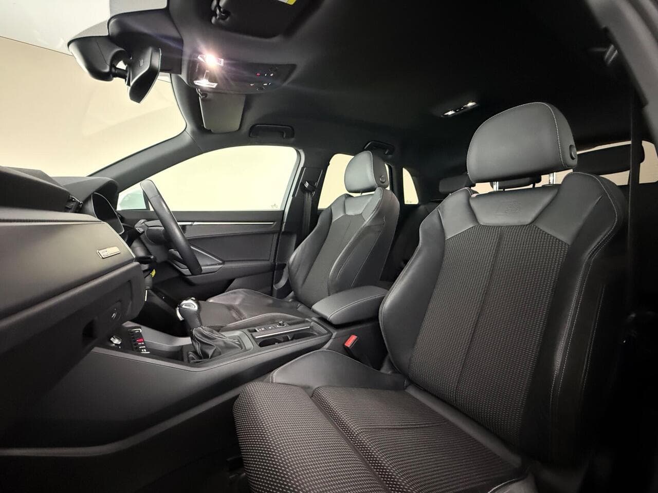 Audi Q3 thumbnail Seat Front Passenger