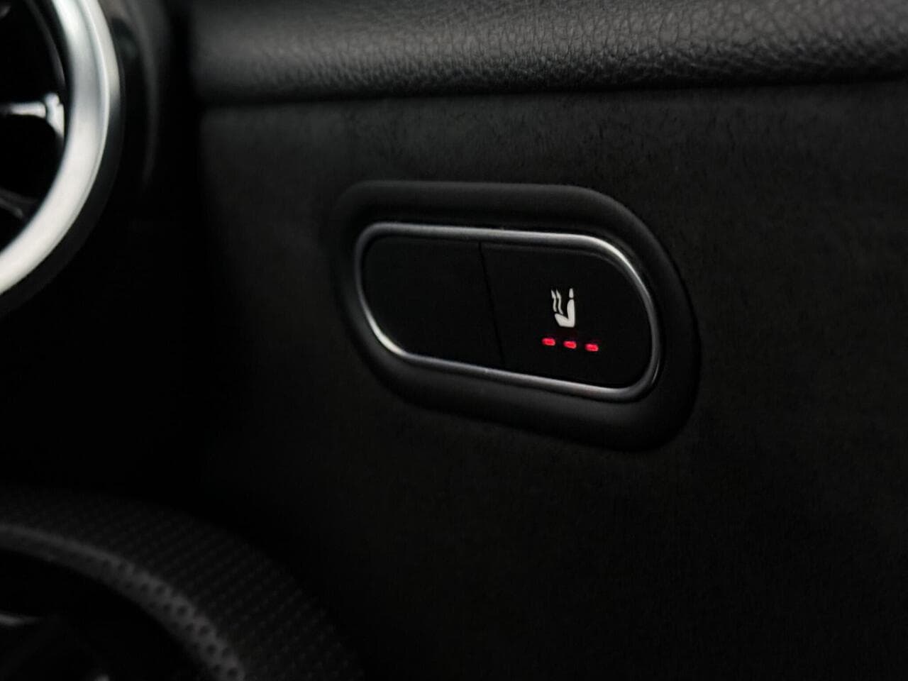 Mercedes-Benz A Class thumbnail Misc Controls
