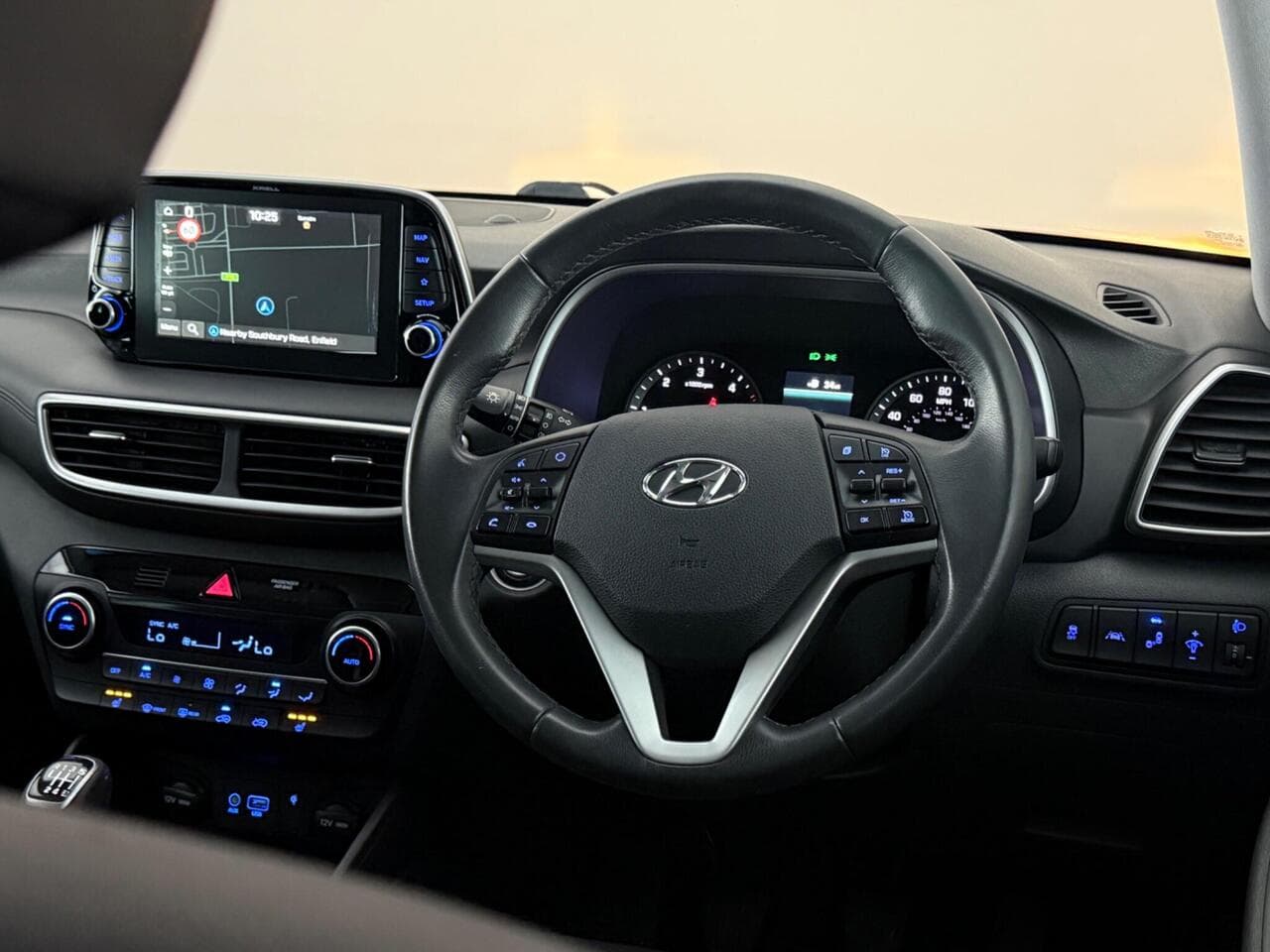 Hyundai TUCSON thumbnail Steering Wheel