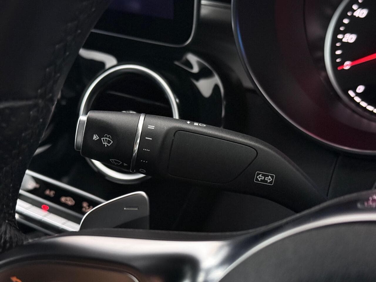 Mercedes-Benz GLC thumbnail Misc Controls