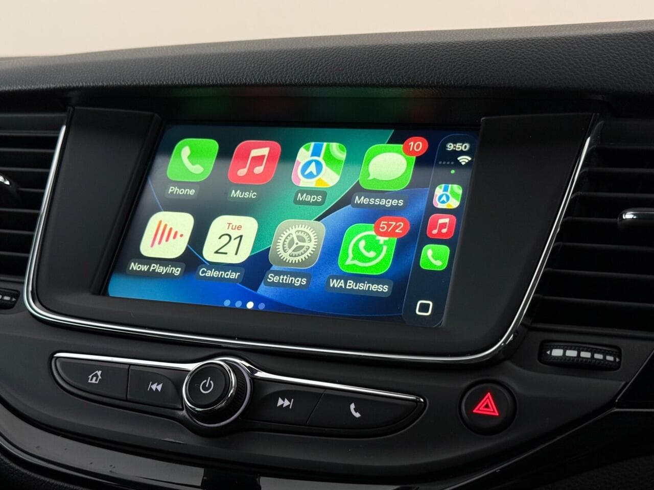 Vauxhall Astra thumbnail Infotainment System