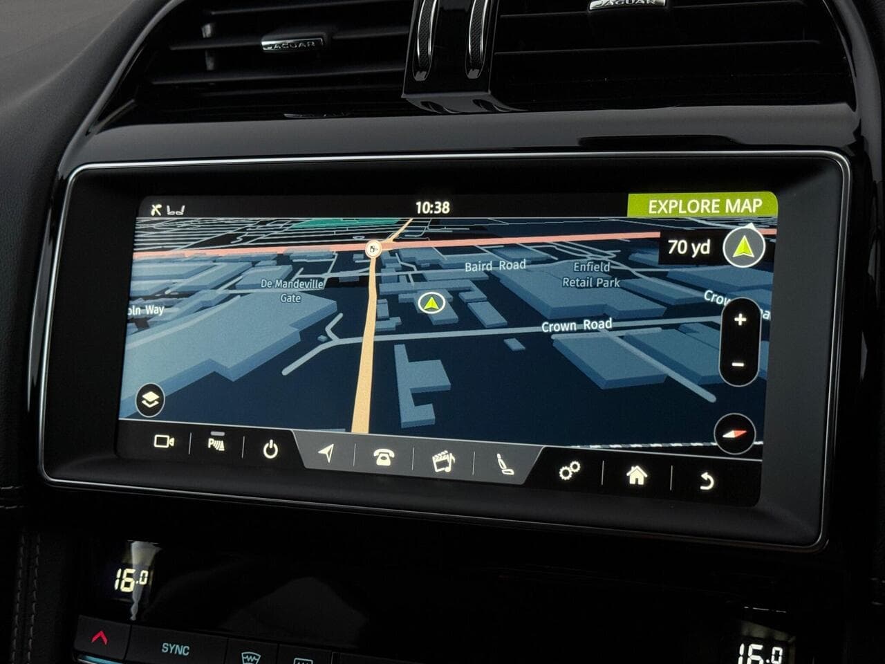 Jaguar F-PACE thumbnail Infotainment System