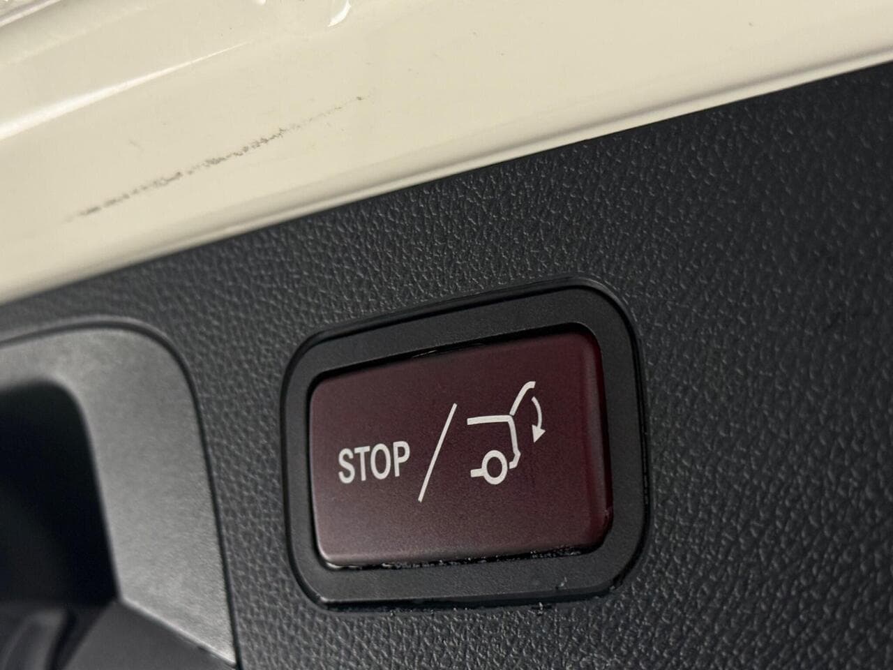 Mercedes-Benz GLC thumbnail Misc Controls
