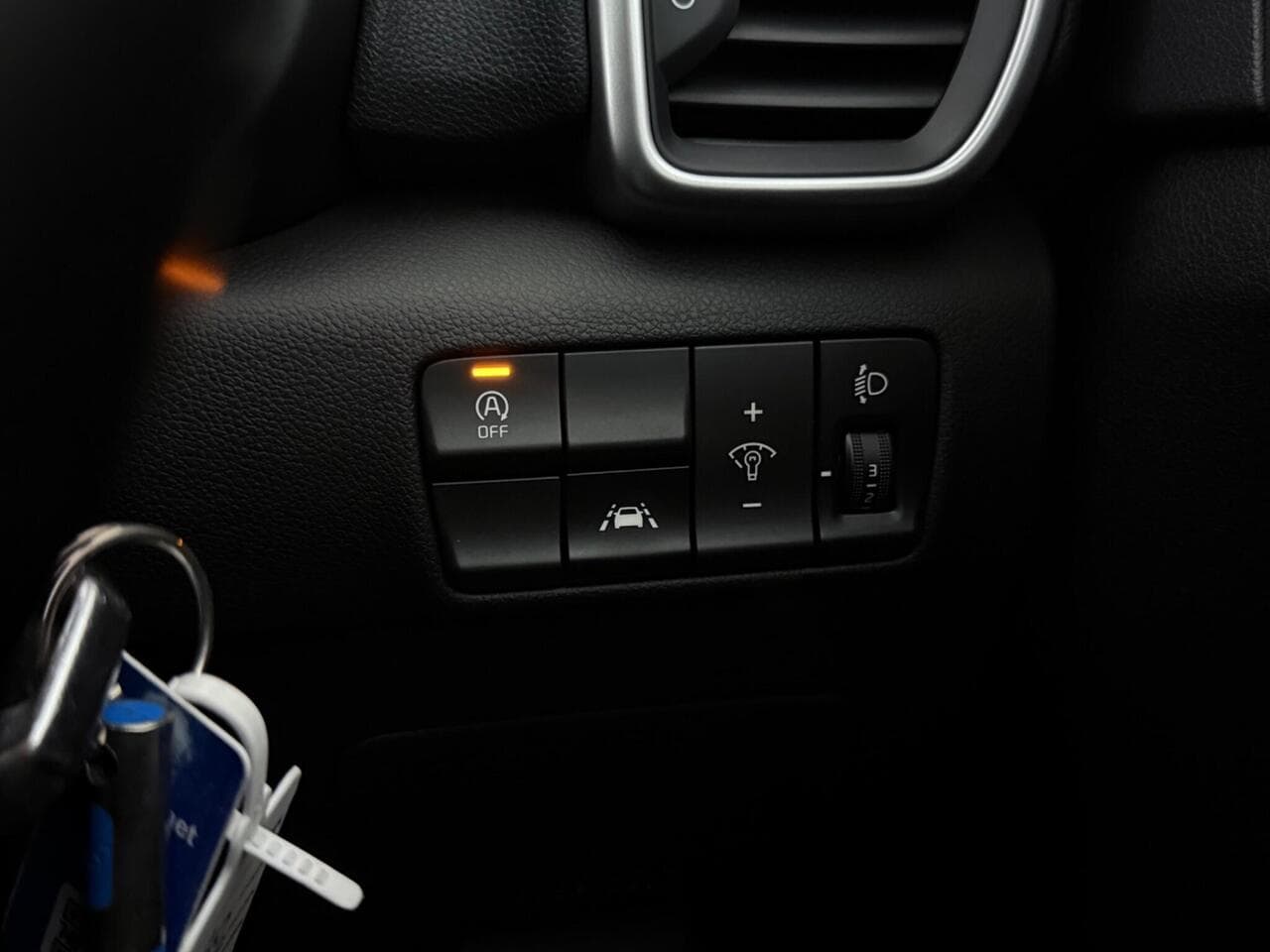 Kia Sportage thumbnail Misc Controls
