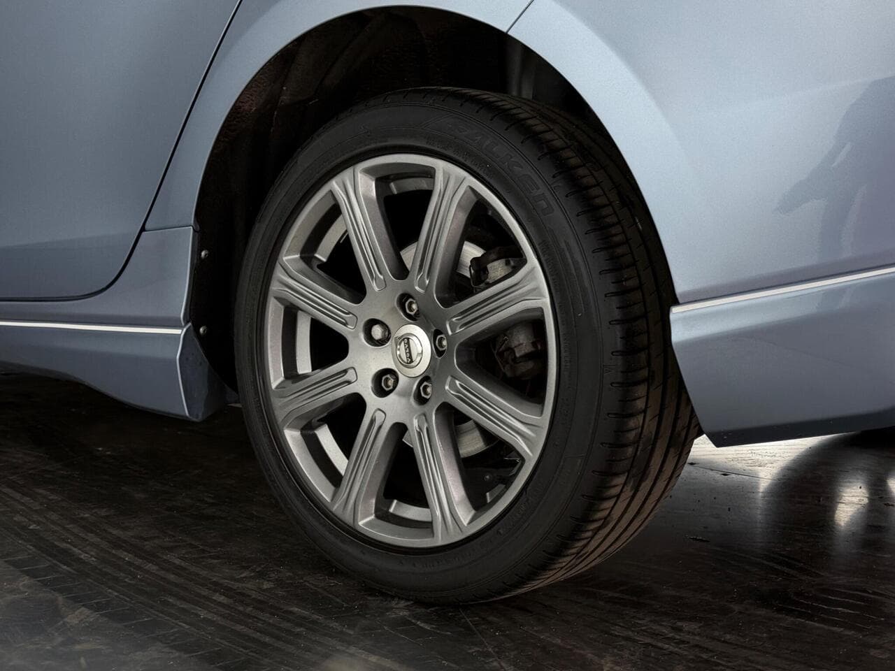 Volvo V40 thumbnail Wheel