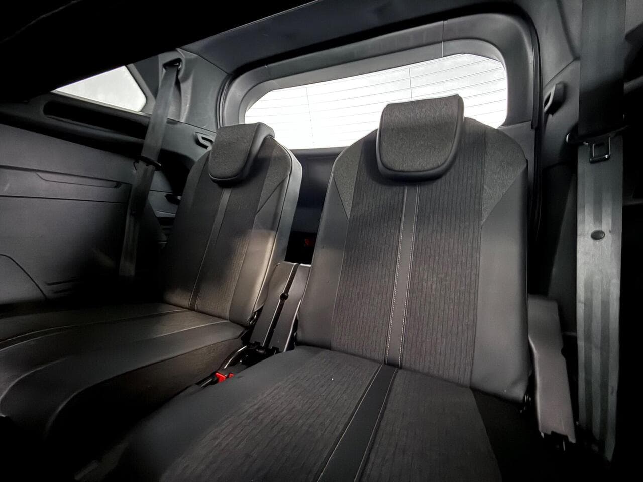 Peugeot 5008 thumbnail Seats Rear
