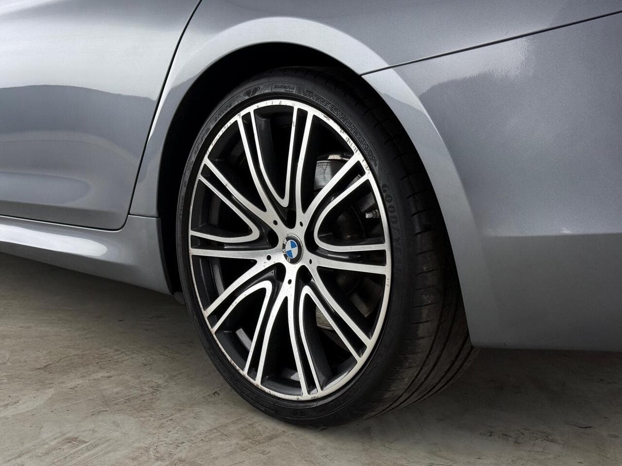 BMW 5 Series thumbnail Wheel