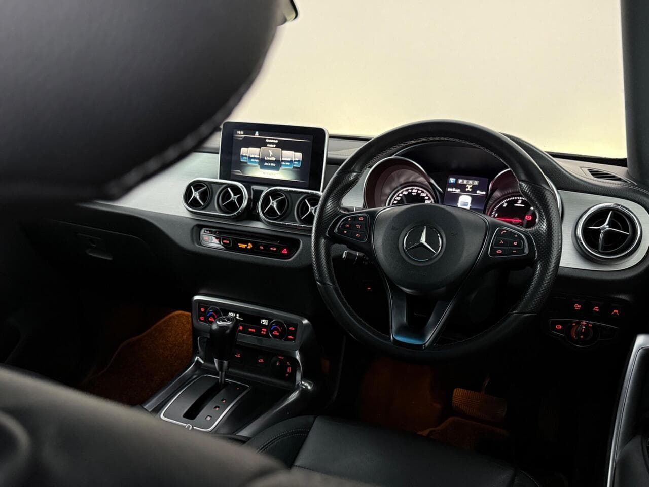 Mercedes-Benz X Class thumbnail Interior Front